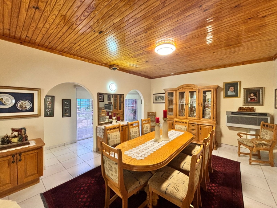 5 Bedroom Property for Sale in Flamwood North West